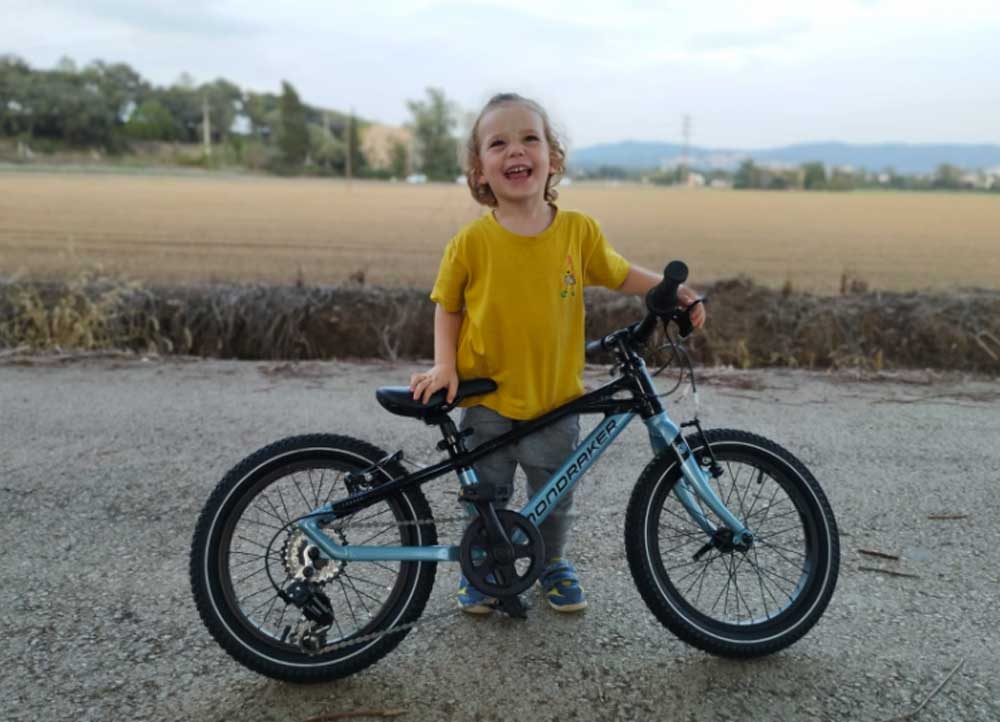 La Mondraker Leader 16" ya tiene cambio de marchas. La Mondraker Leader 16" ya tiene cambio de marchas.