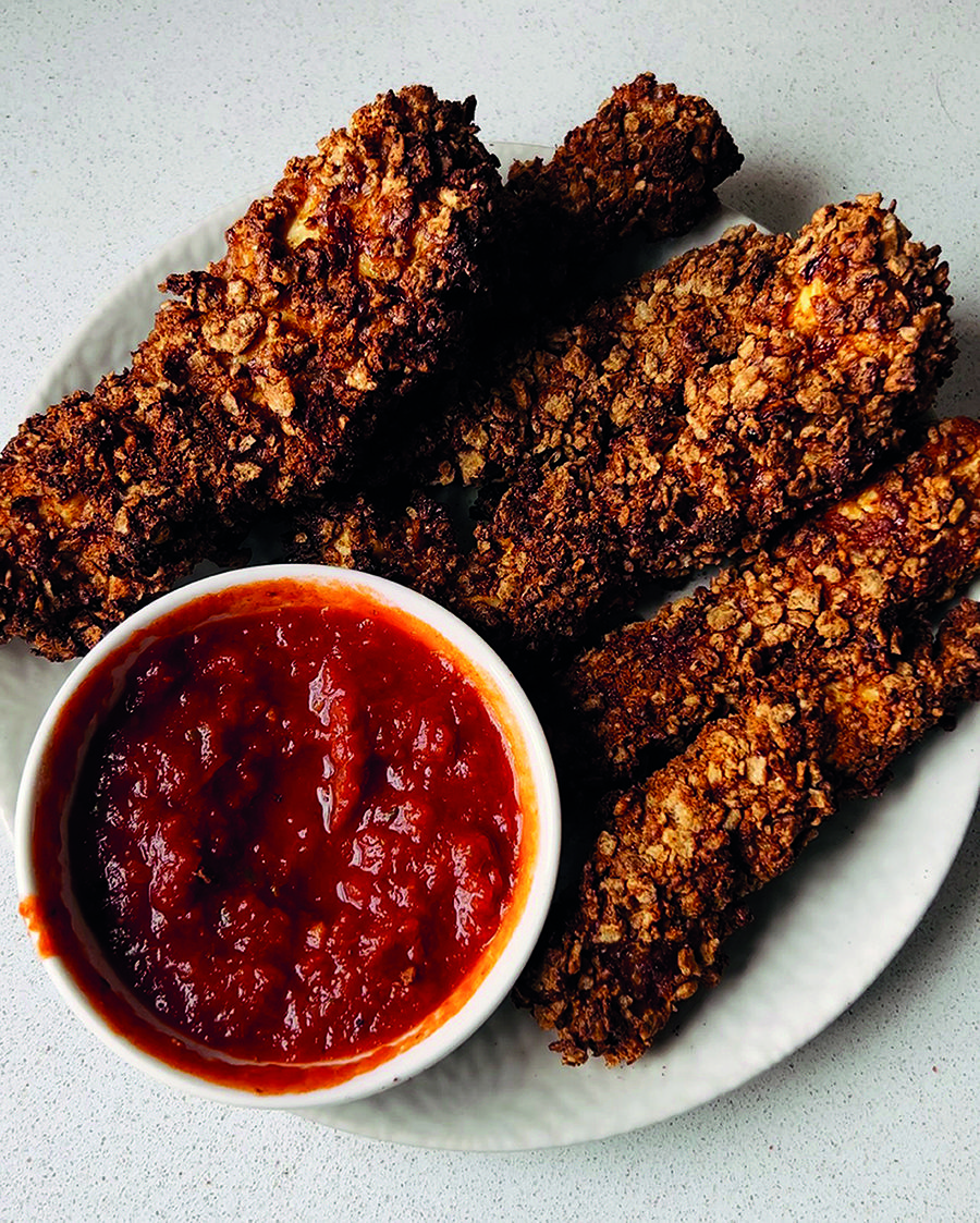 FINGERS DE POLLO CON SALSA DE TOMATE Y ALBAHACA FINGERS DE POLLO CON SALSA DE TOMATE Y ALBAHACA