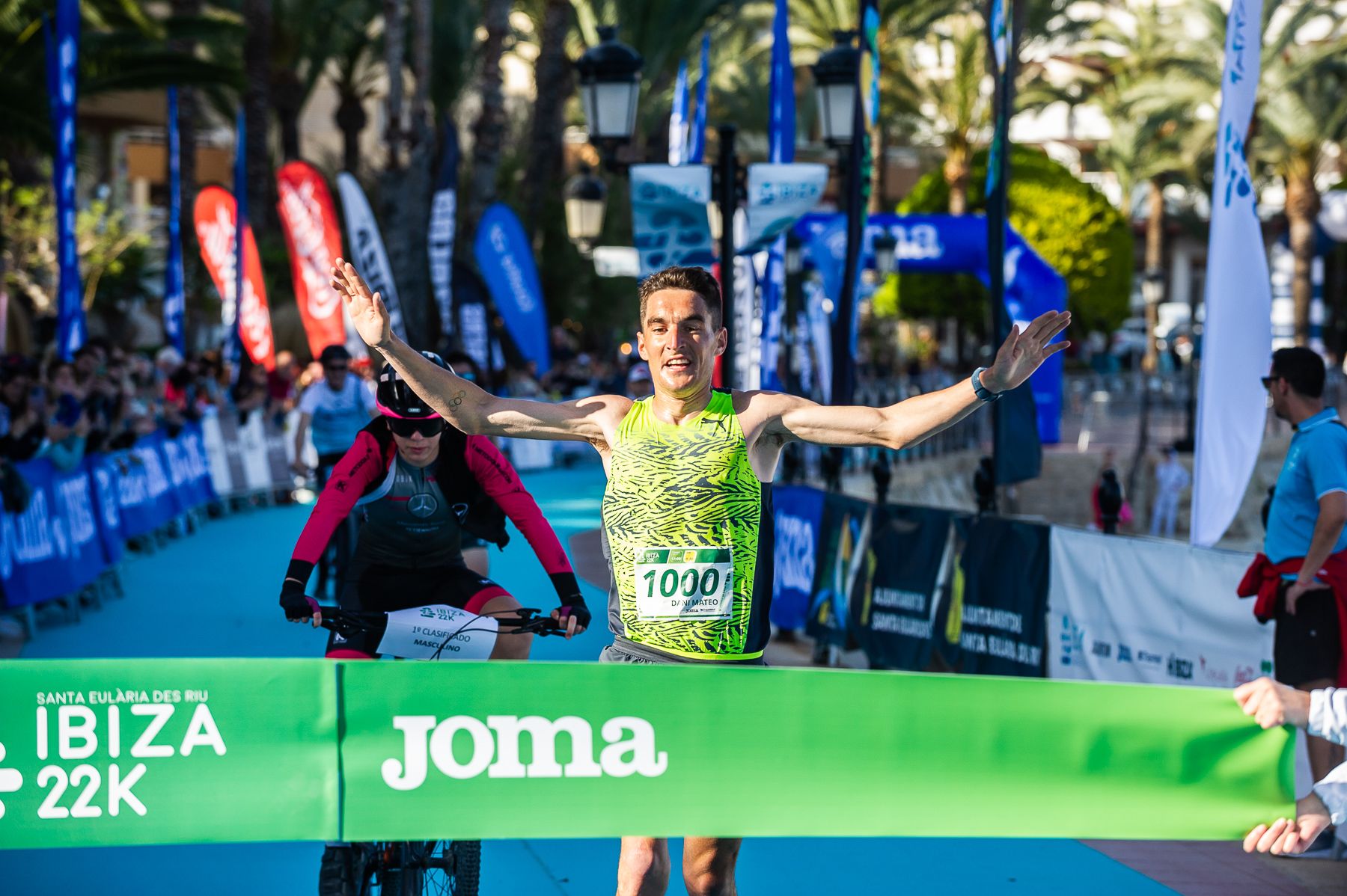 Dani Mateo entrando vencedor en Ibiza en 2023