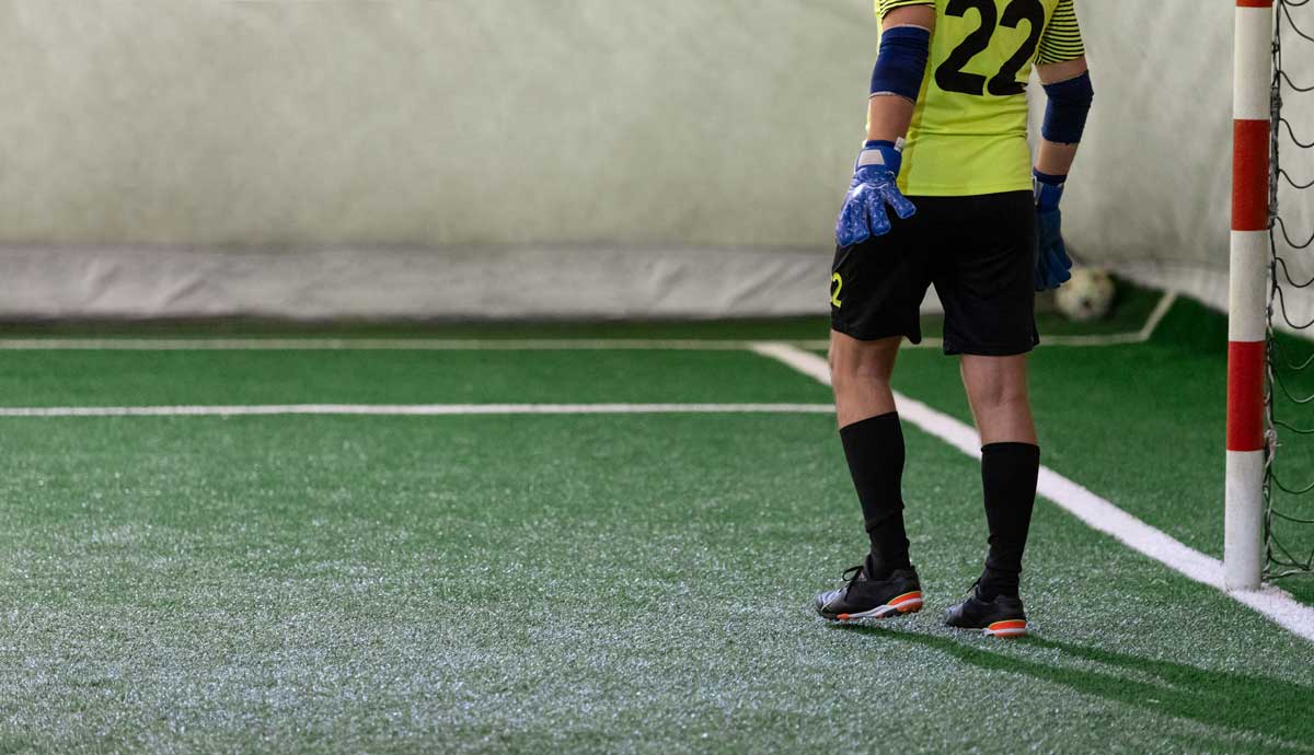 Los porteros de fútbol sala empiezan a ponerse guantes (Foto: iStock)