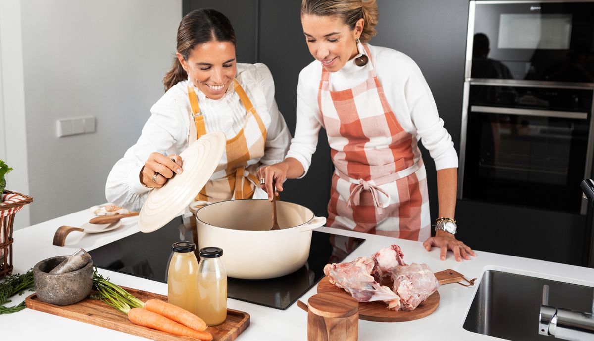 Bea y María, fundadoras de Caldo de Huesos Cooldo Bea y María, fundadoras de Caldo de Huesos Cooldo