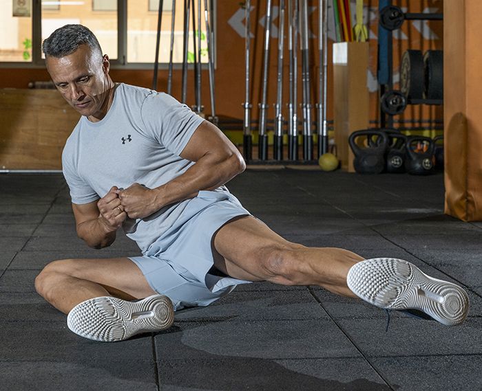 extiende la rodilla completamente y aguanta un segundo extiende la rodilla completamente y aguanta un segundo