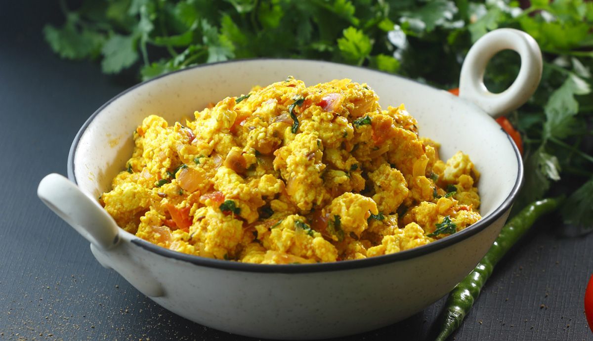 Receta de Paneer bhurji o requesón indio con especias Receta de Paneer bhurji o requesón indio con especias