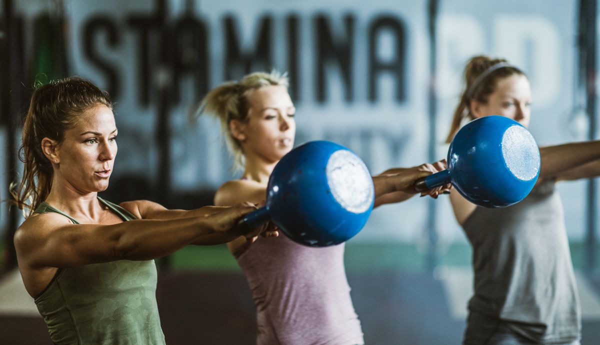 Los 8 entrenamientos de fuerza para mujeres que te ayudan a adelgazar