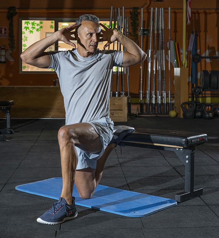 ROTACIÓN TORSO EN ½ RODILLA Y APOYO BÚLGARO ROTACIÓN TORSO EN ½ RODILLA Y APOYO BÚLGARO