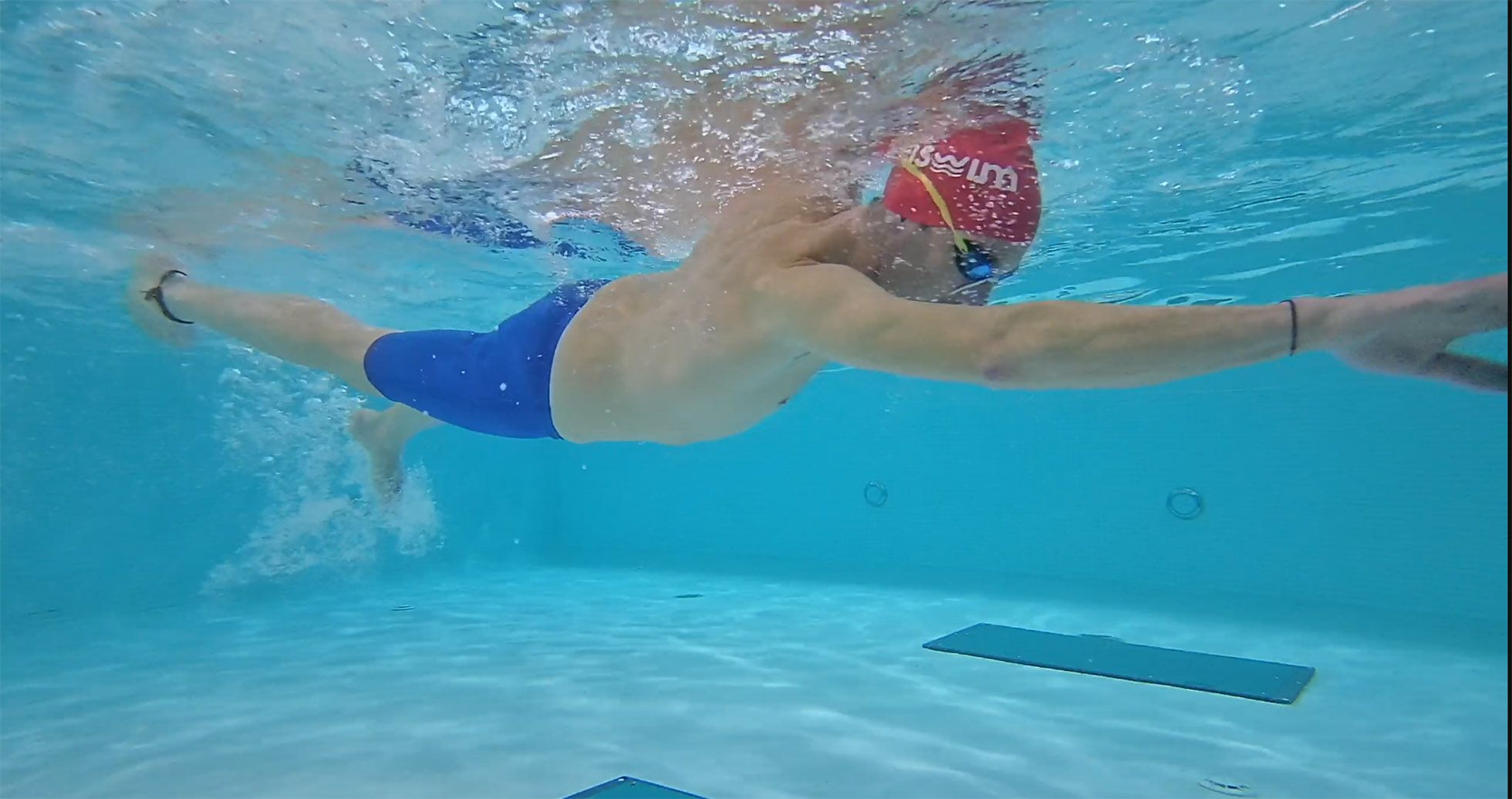 Si quieres mejorar tu técnica de natación, aprende a llevarte bien con el agua