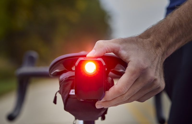 Con un único botón se se enciende, apaga y seleccionan los modos de iluminación