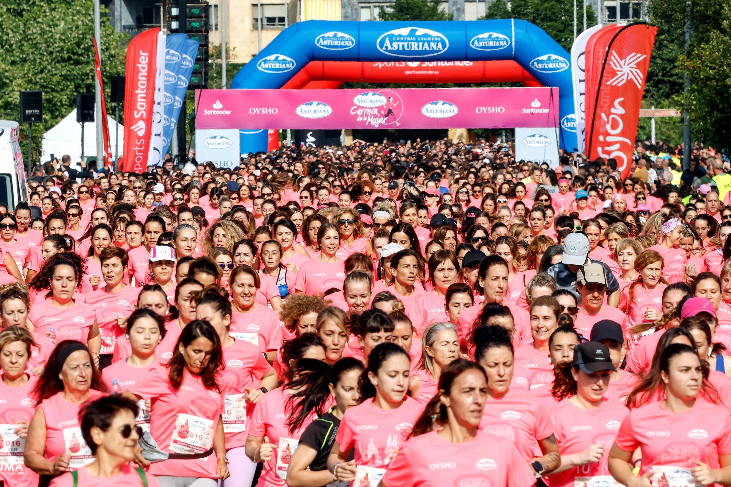 Salida de la Carrera de la Mujer Central Lechera Asturiana de Gijón