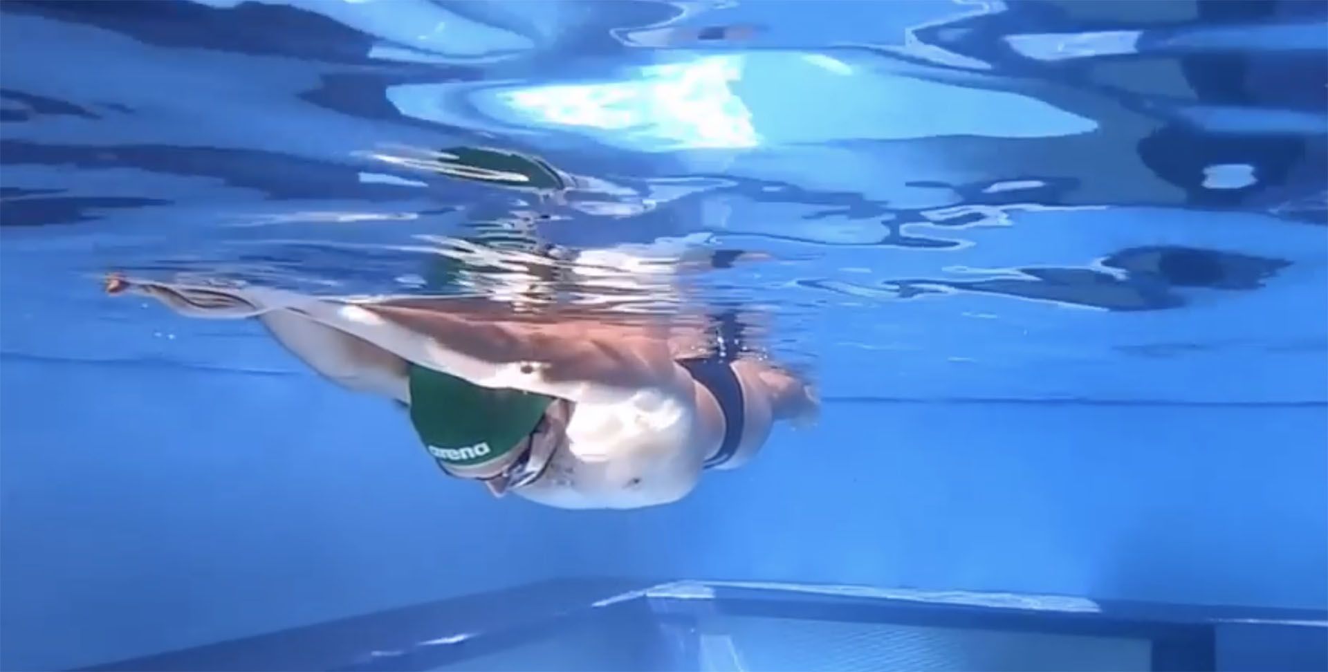 Por qué deberías empezar tus entrenos de natación haciendo el muerto