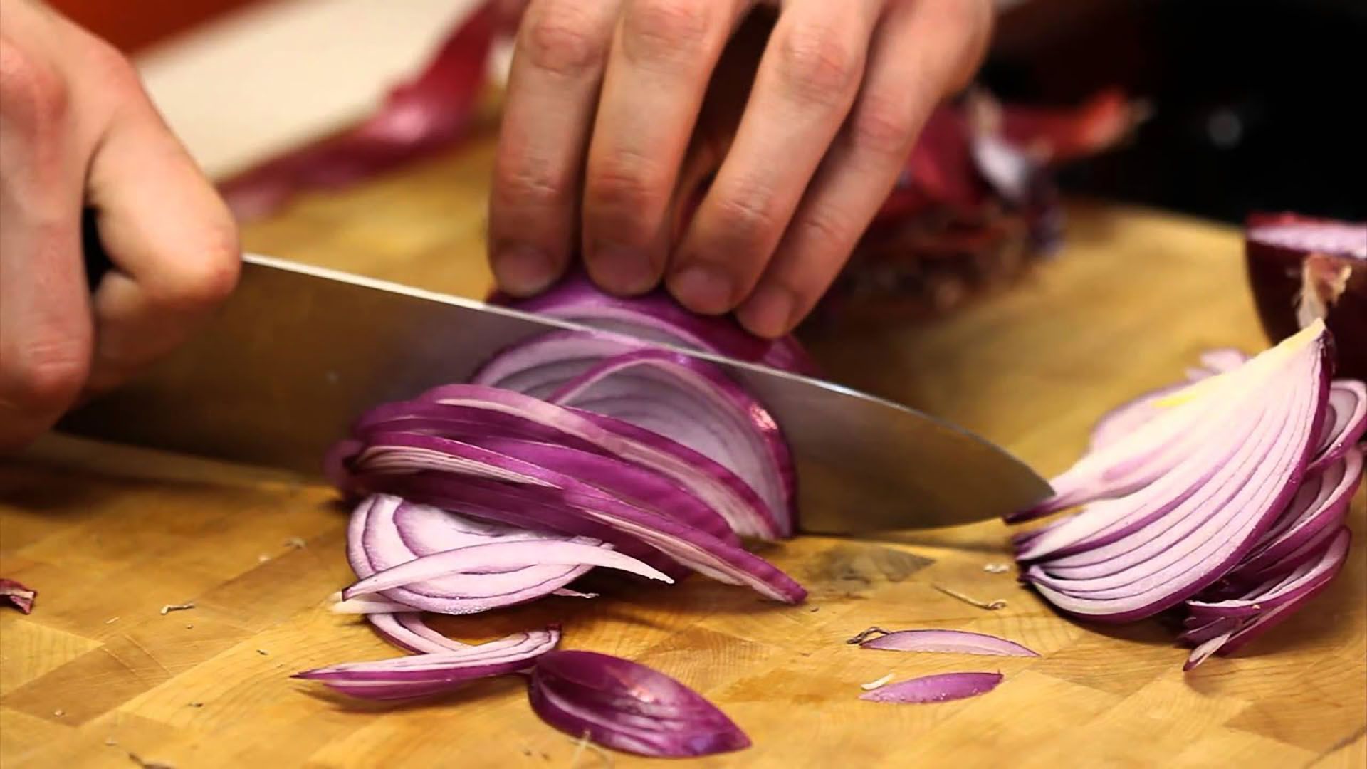 Si cortas así la cebolla, puede cambiar el sabor de la receta