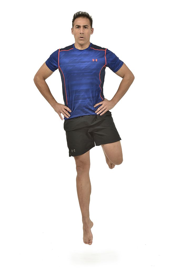 Salto extendiendo cadera, rodilla y tobillo y al recepcionar mantén el equilibrio Salto extendiendo cadera, rodilla y tobillo y al recepcionar mantén el equilibrio