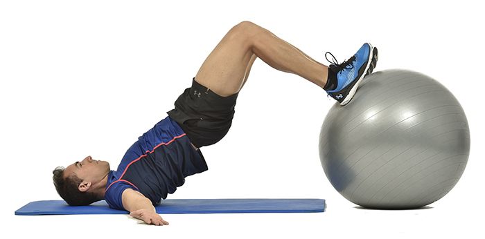 Curl femoral con el fitnessball Curl femoral con el fitnessball