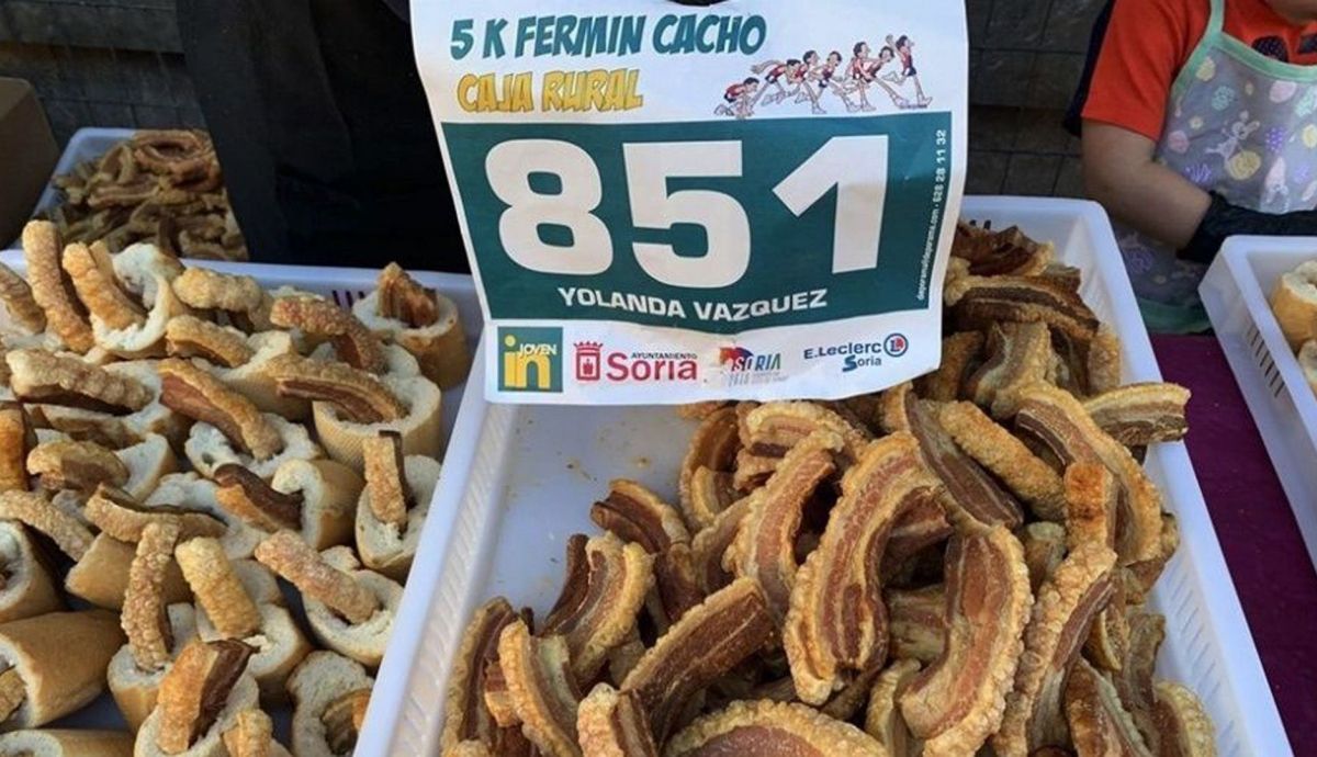 Dorsal de Yolanda Vázquez Mazariego con los Torreznos de Soria en la media maratón Abel Antón