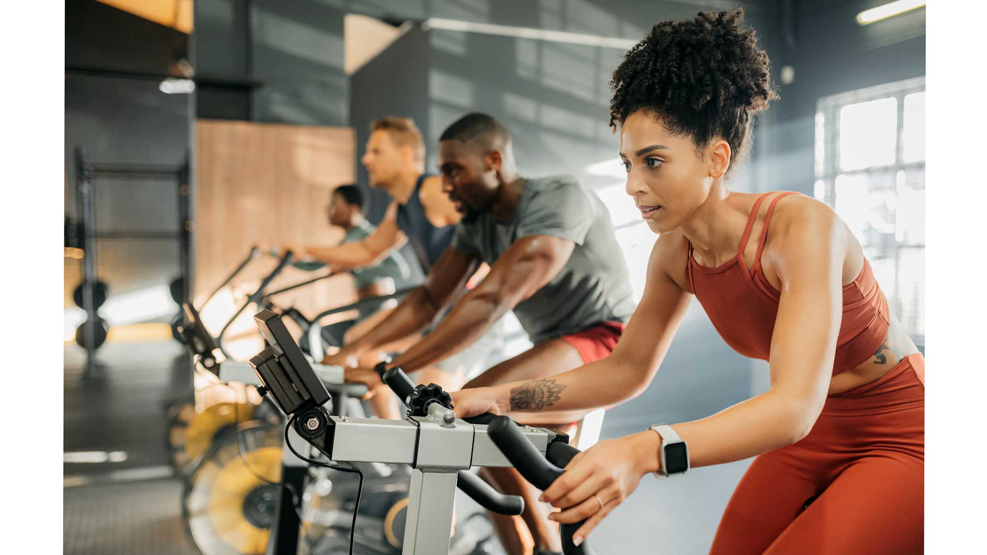 Un smartwatch o una pulsera de actividad es uno de esos regalos perfectos para los amantes del gimnasio (Foto: iStock)