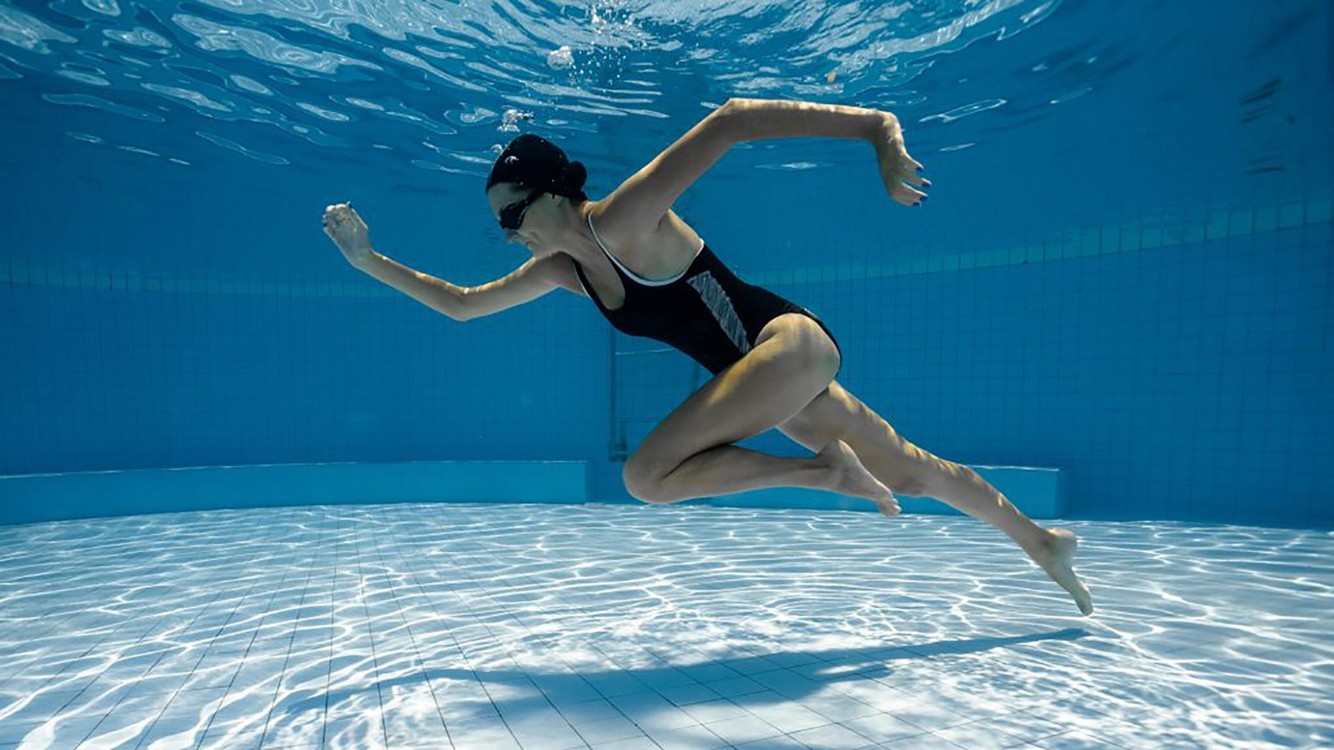 Cómo trabajar la fuerza en la piscina
