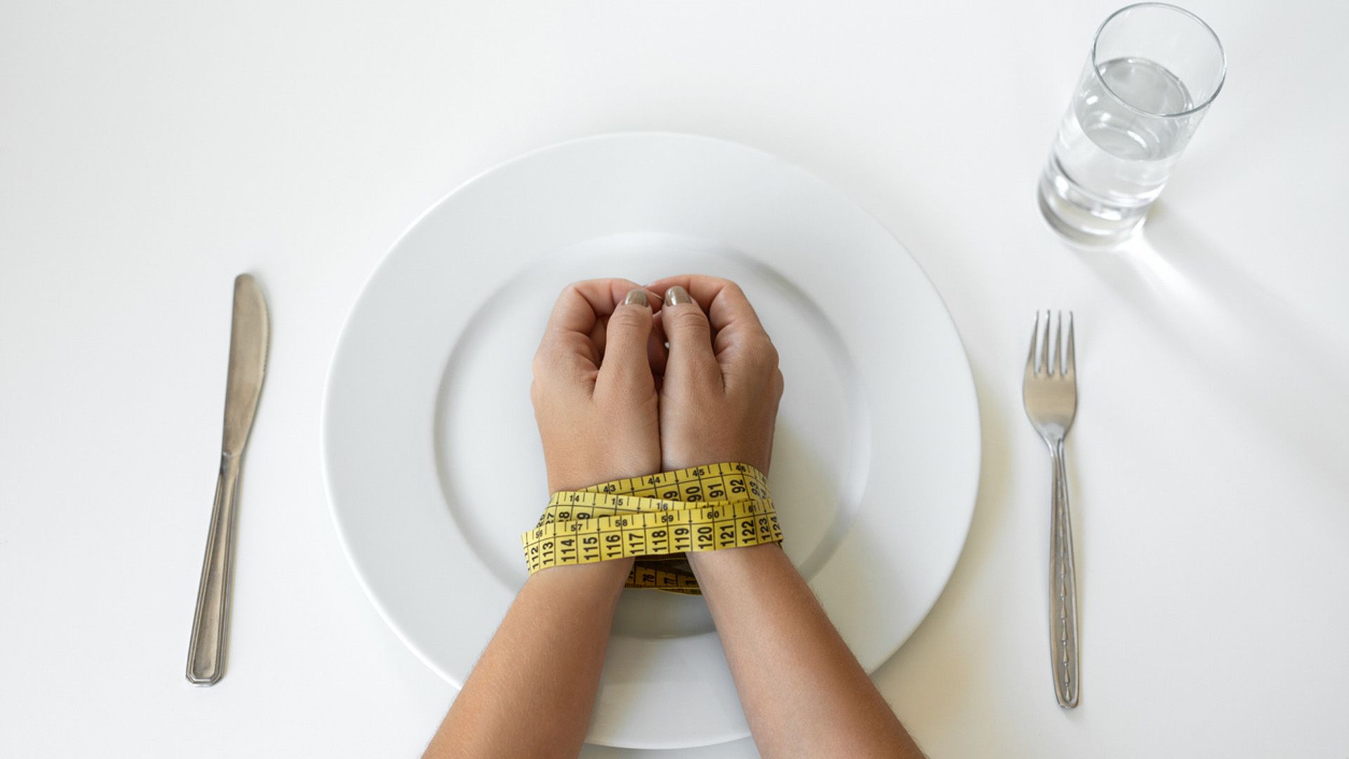 Los peligros de las dietas de verano y qué hacer en su lugar 