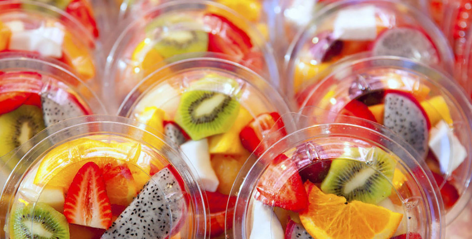 Motivos por los que comprar la fruta ya cortada y pelada no es buena idea