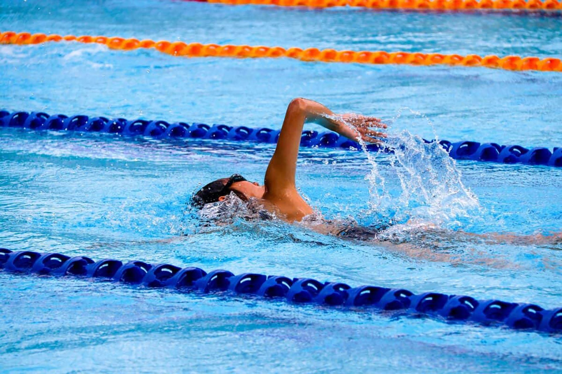 Hay un estilo de natación más óptimo para la tonificación integral