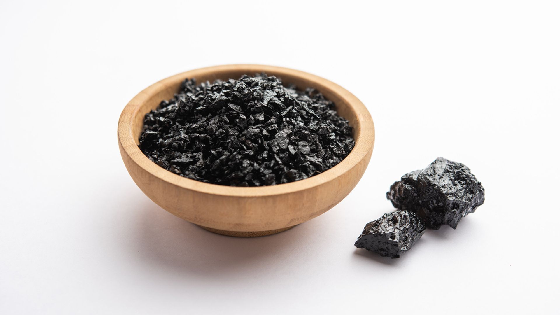 Shilajit, la resina negra del Tíbet con propiedades antiinflamatorias y antienvejecimiento