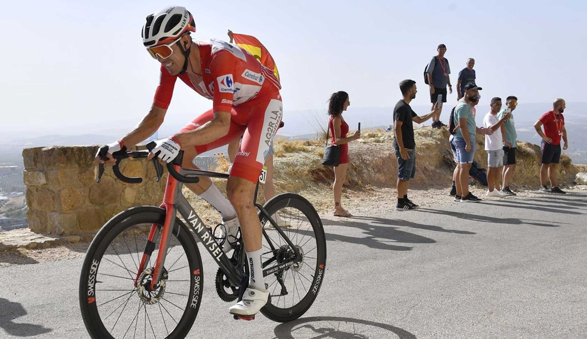 Ben O'Connor, corredor del Decathlon ag2r La Mondiale, con su Van Rysel en Cazorla