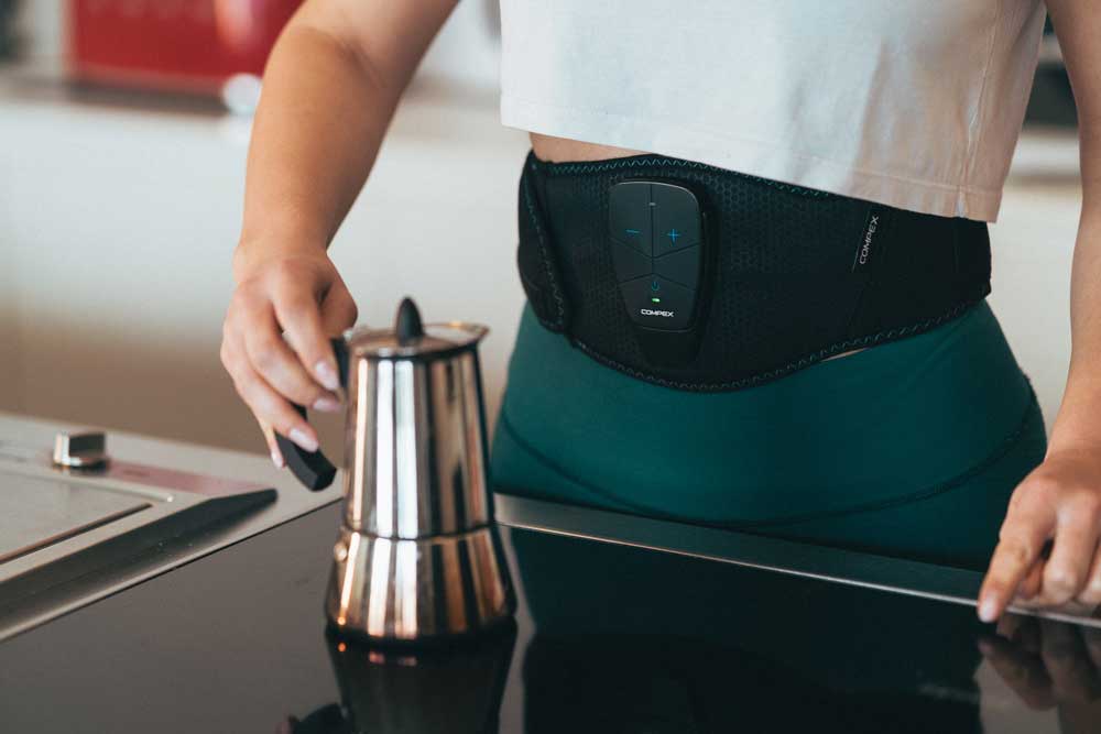 Puedes usar Compex Corebelt mientras realizas otras tareas Puedes usar Compex Corebelt mientras realizas otras tareas