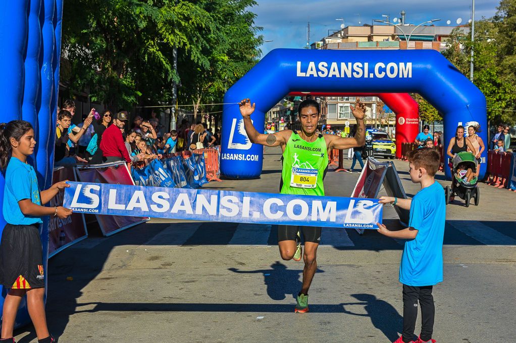 Imagen de la línea de meta de la Cursa de la Llagosta