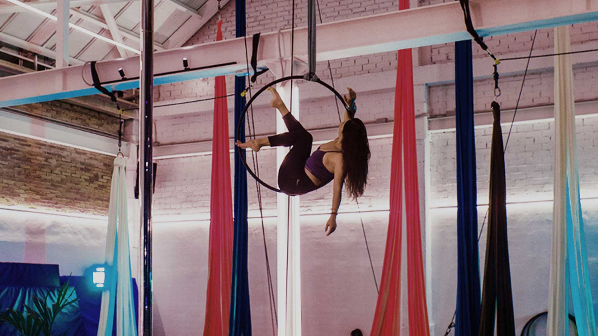 Chida escuela de Danza aérea y Pole Dance está en Villanueva del Pardillo, Madrid