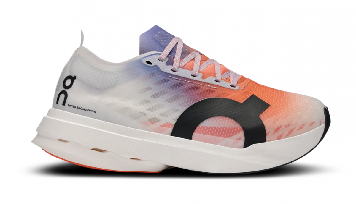 On Cloudboom Strike, en el límite de la legalidad.