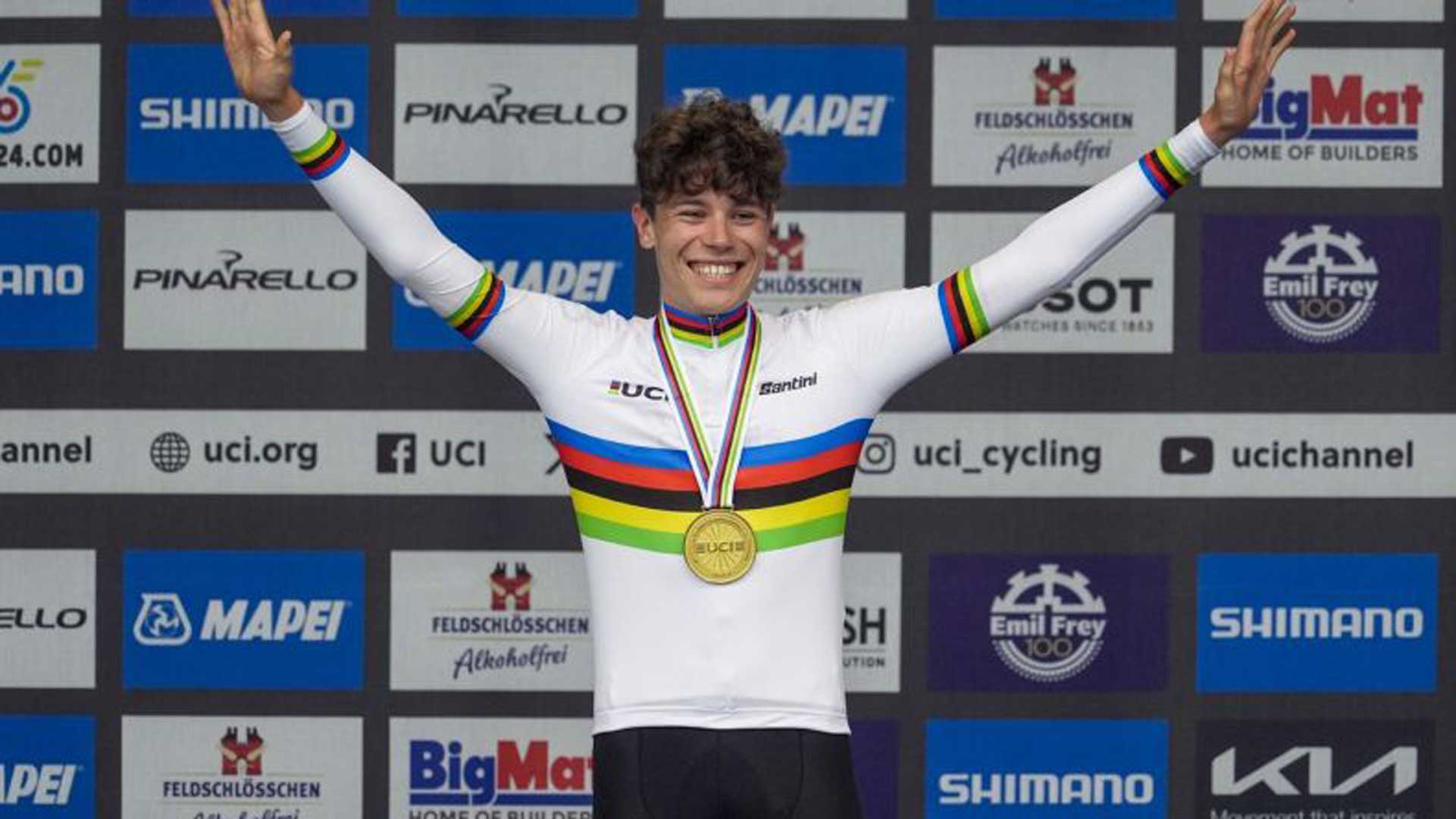 Iván Romeo, podio con el maillot arcoiris como nuevo campeón del mundo contrarreloj sub23