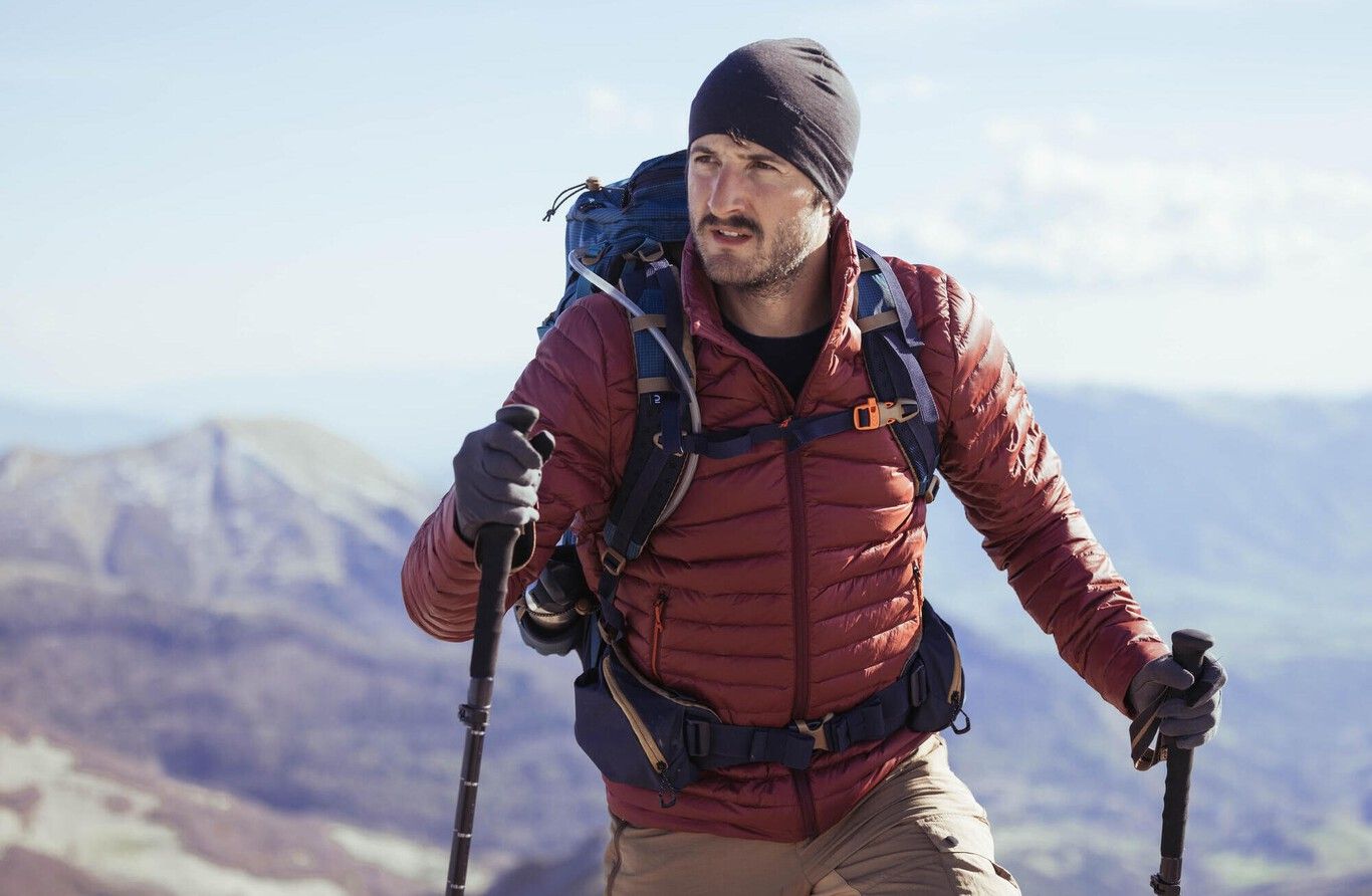 Por aquí tienes la chaqueta Decathlon Forclaz MT100 en acción
