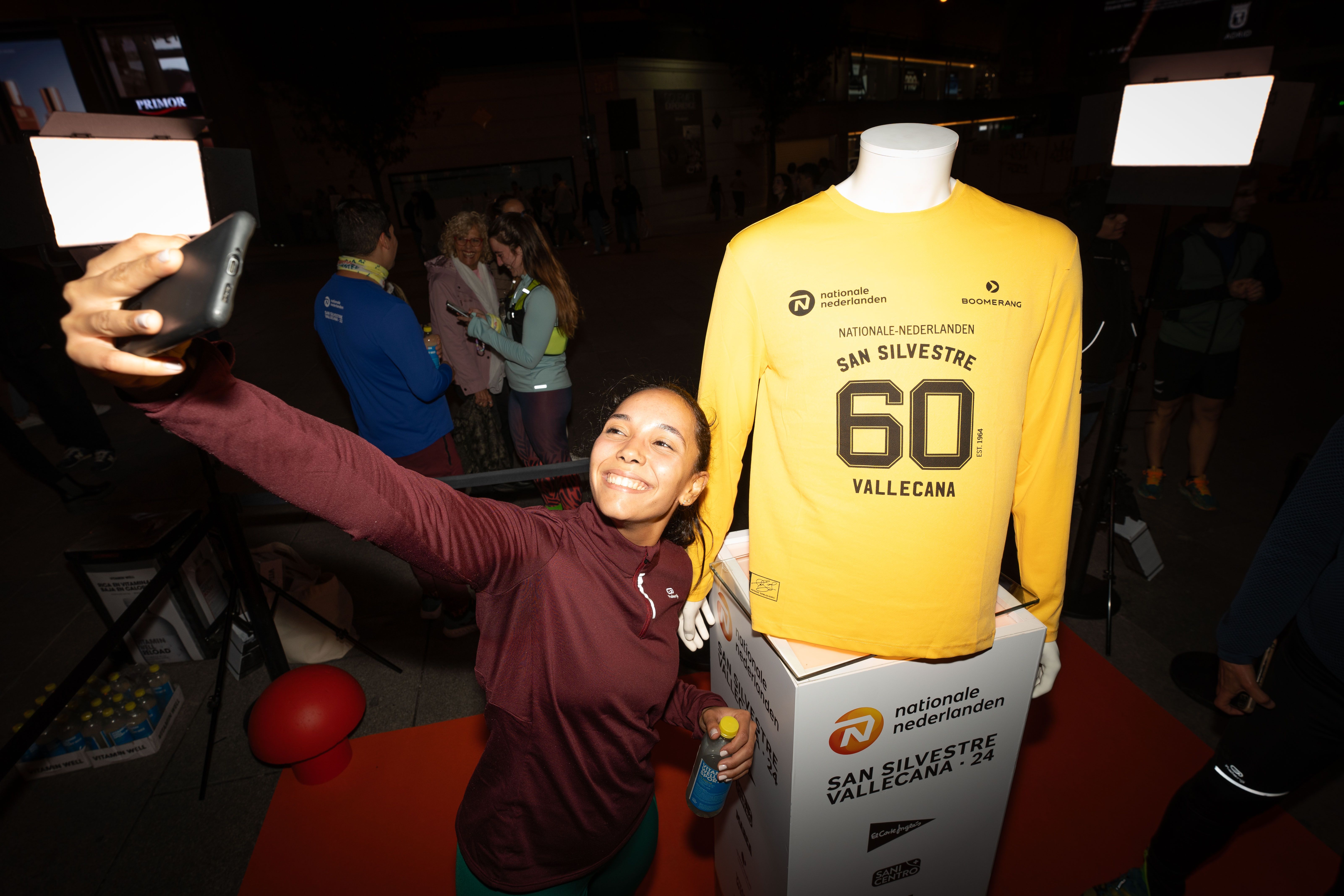 Así es el diseño de la camiseta de la San Silvestre Vallecana 2024. LAST LAP.