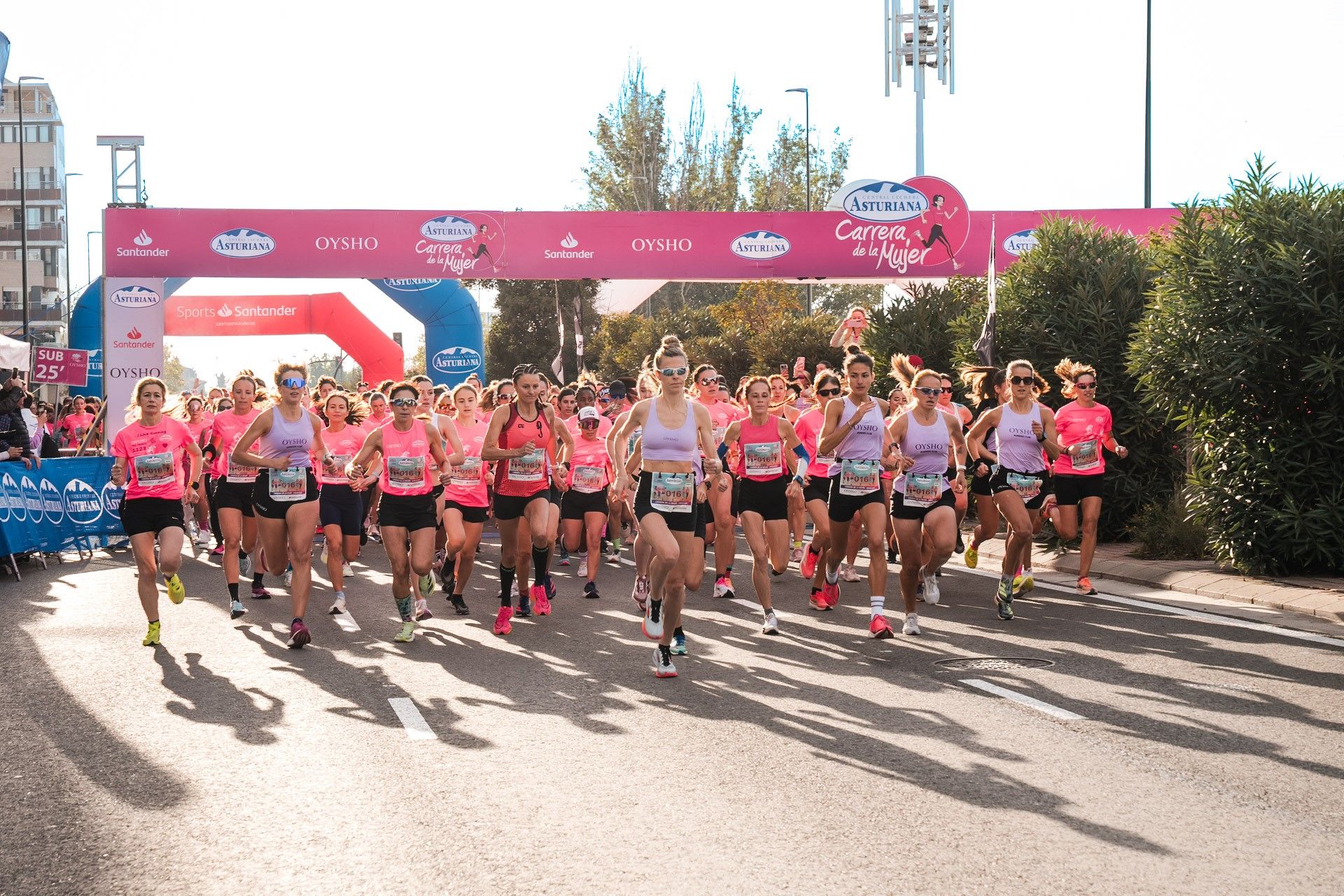 Salida de la Carrera de la Mujer Central Lechera Asturiana de Zaragoza 2024
