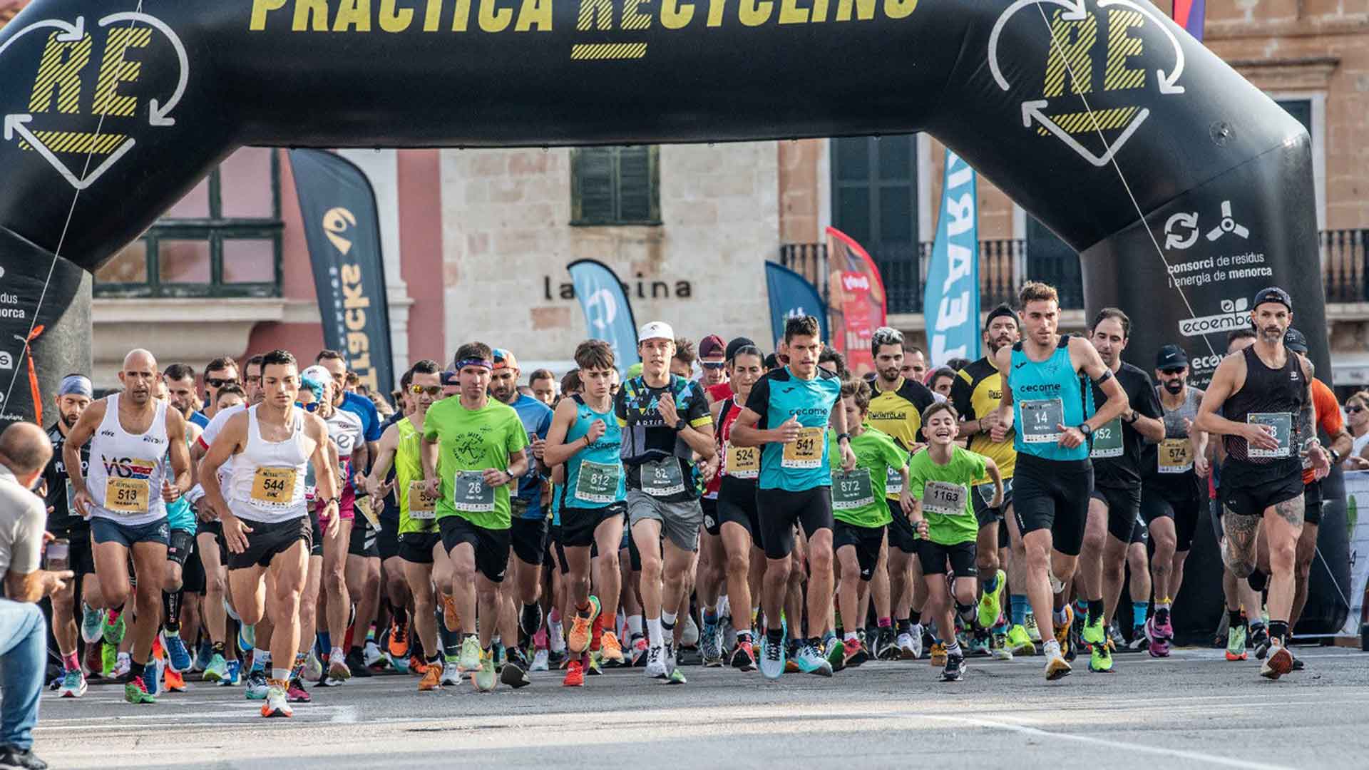 La Mitja de Menorca es una de esas carreras de nuestra lista de recomendadas, la excusa perfecta para descubrir la isla