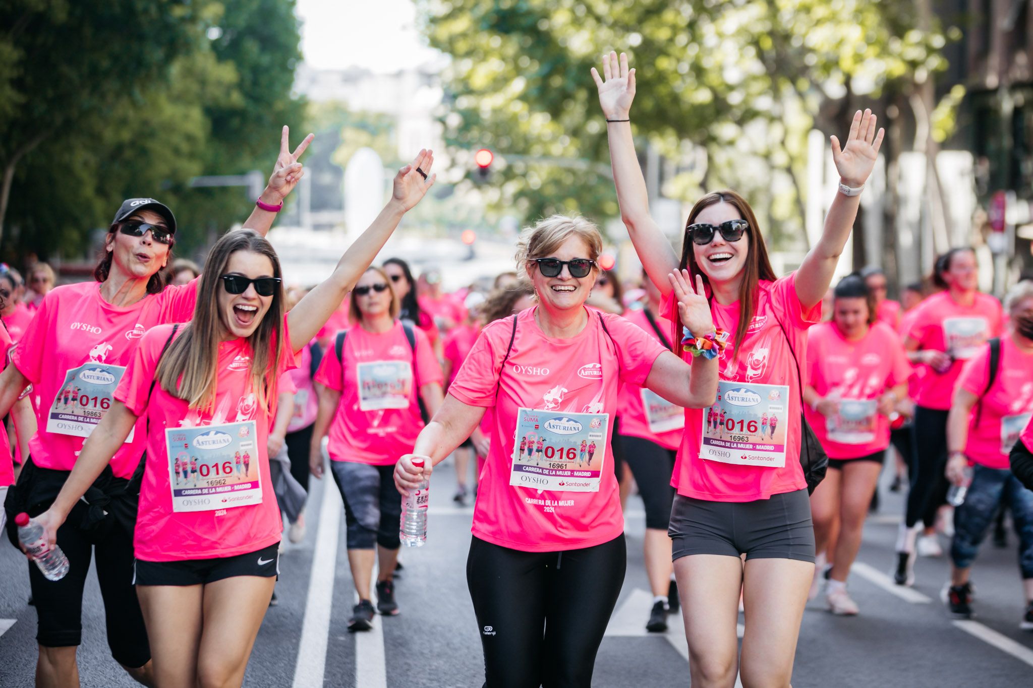 La emoción de la marea rosa de la Carrera de la Mujer Central Lechera Asturiana 