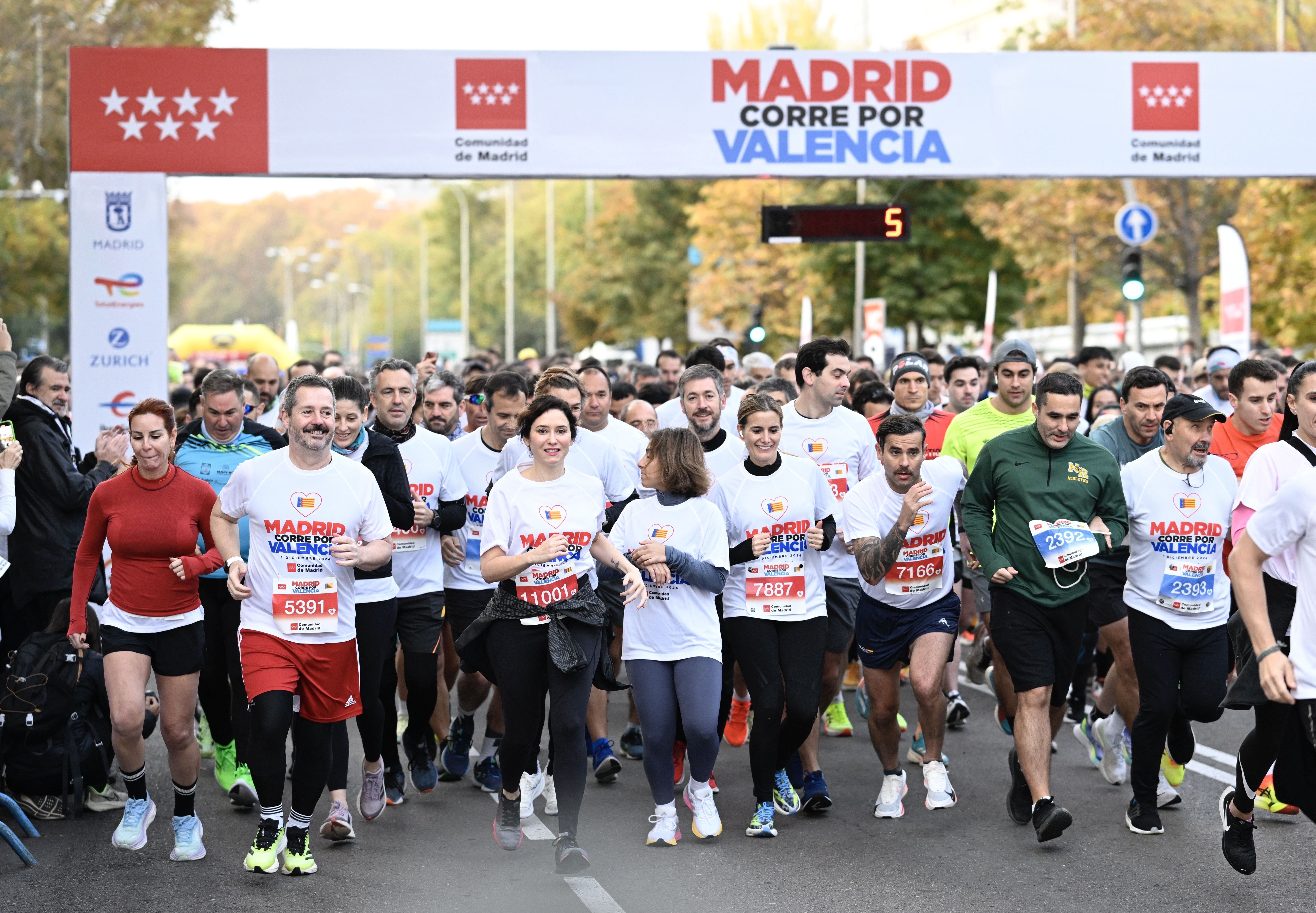 Diez mil madrileños corren por Valencia para ayudar a los afectados por la dana de octubre