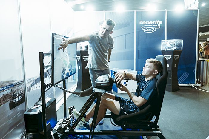 Área de exposición stands comerciales deportivos