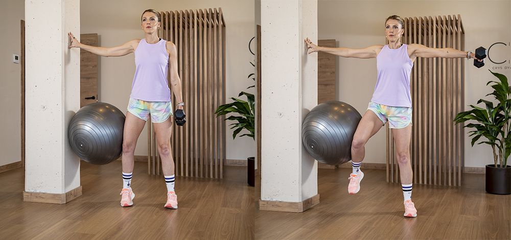 Elevación lateral de mancuerna a una pierna en apoyo lateral de fitball