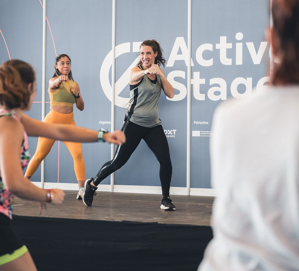 Active Stage, escenario multidisciplinar. Aquí en la exhibición de Zumba