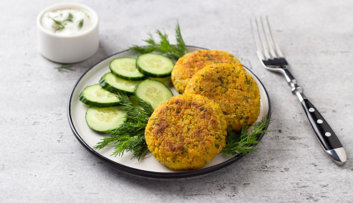 Hamburguesa vegetariana de mijo y zanahoria Hamburguesa vegetariana de mijo y zanahoria