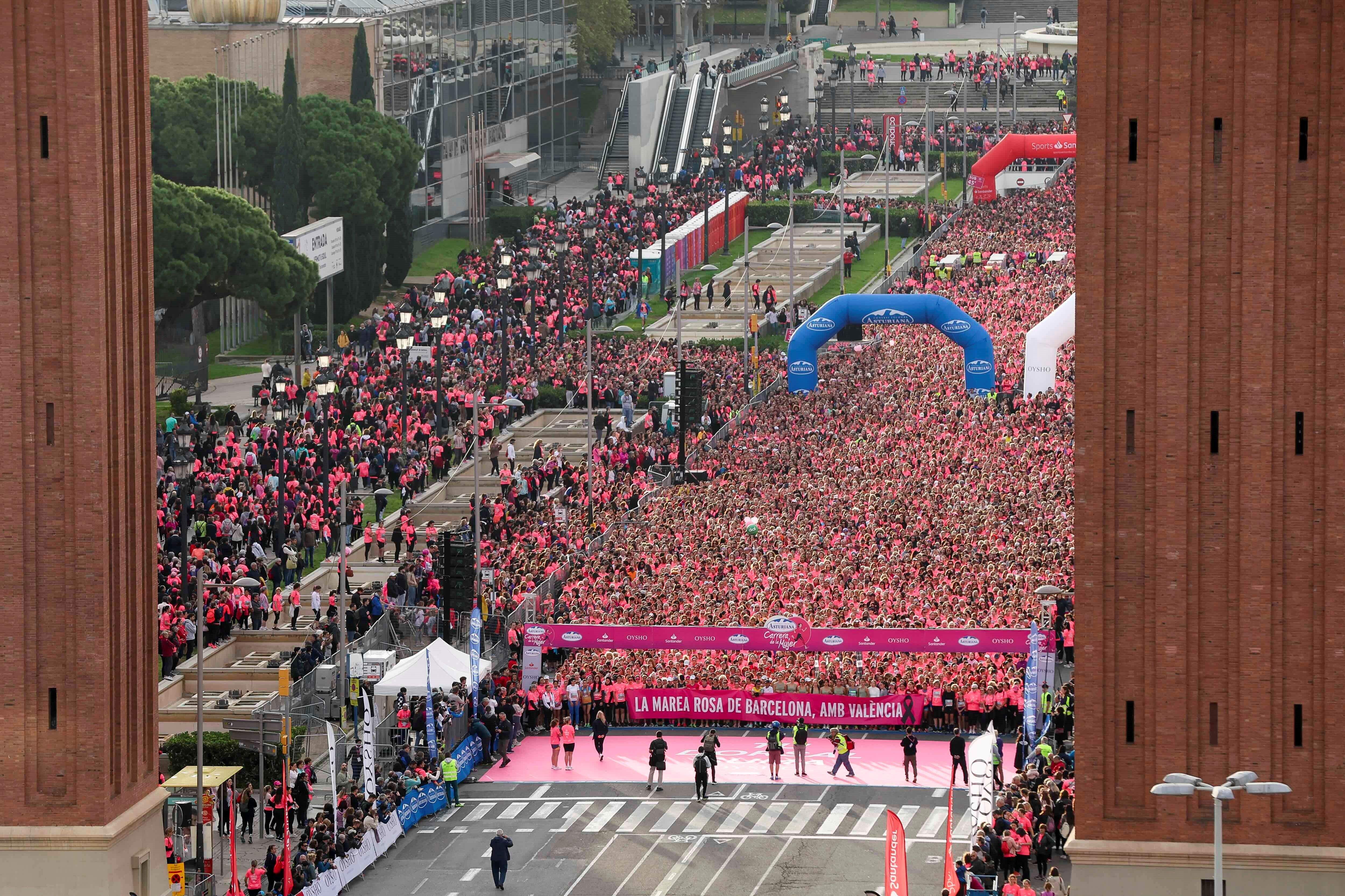La impresionante salida de la Carrera de la Mujer Central Lechera Asturiana en Barcelona