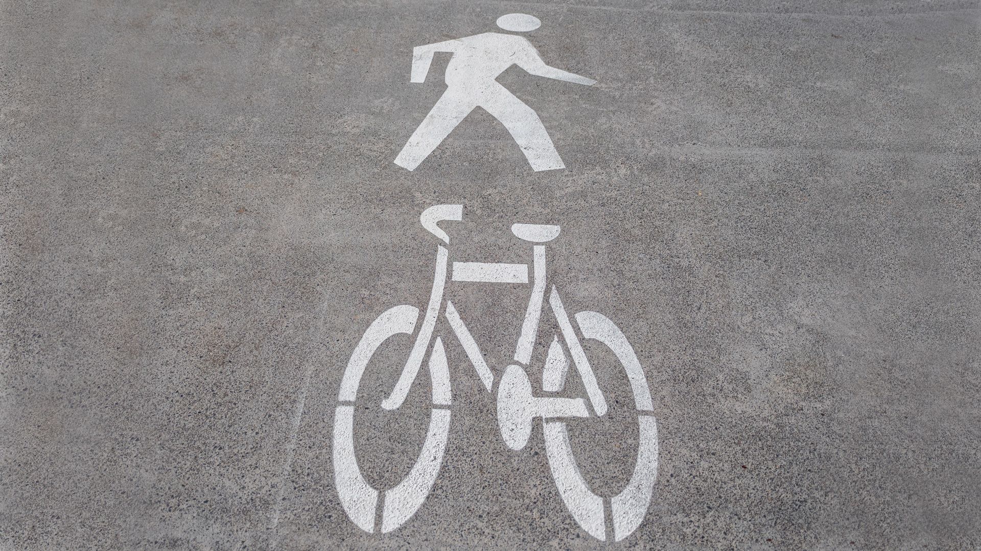 En 2025 puede que veamos unos cuantos ciclistas a contramano (Foto: iStock)