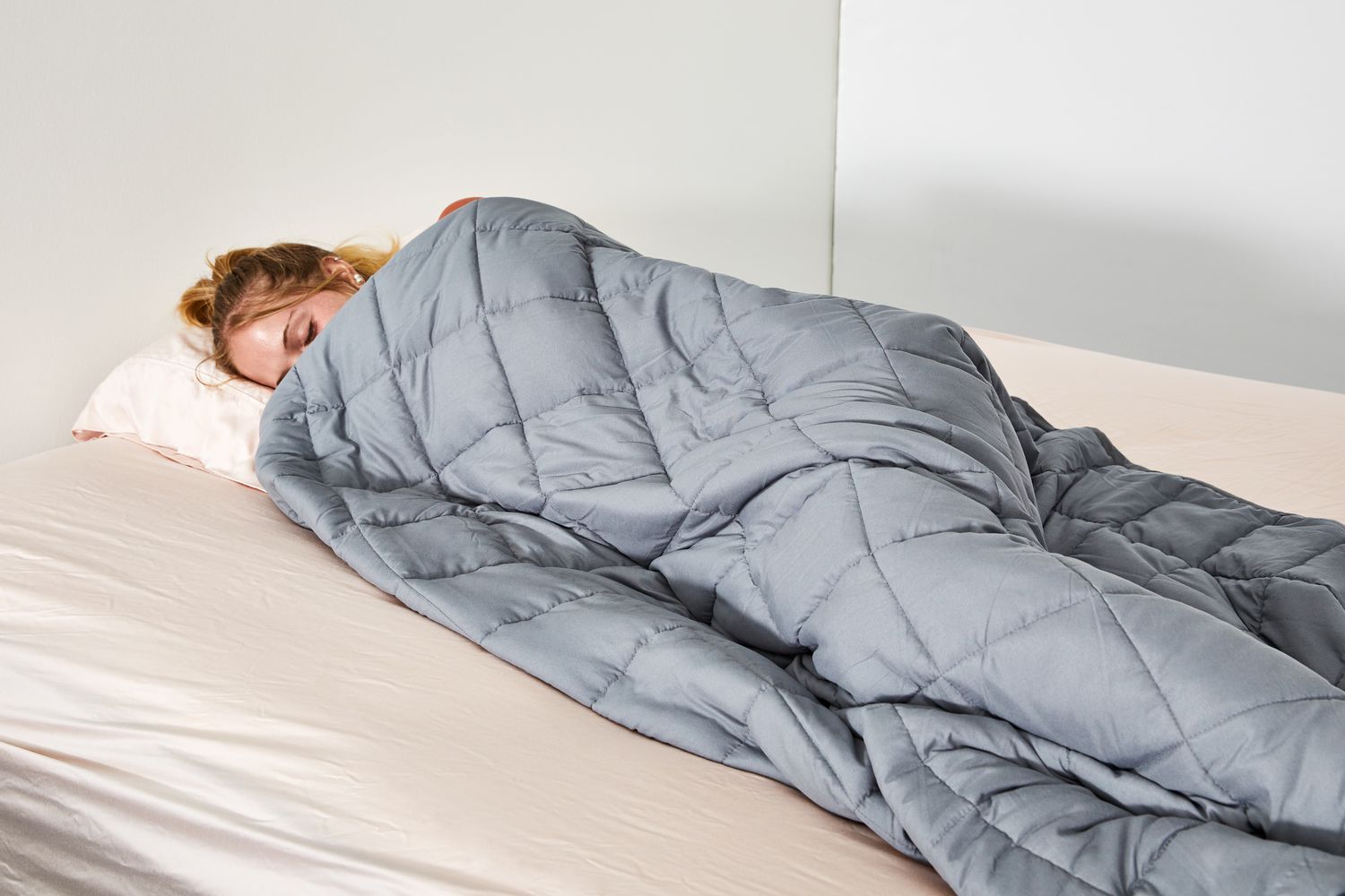 ¿Existe alguna evidencia científica que sea mejor para tu salud dormir con una manta pesada?
