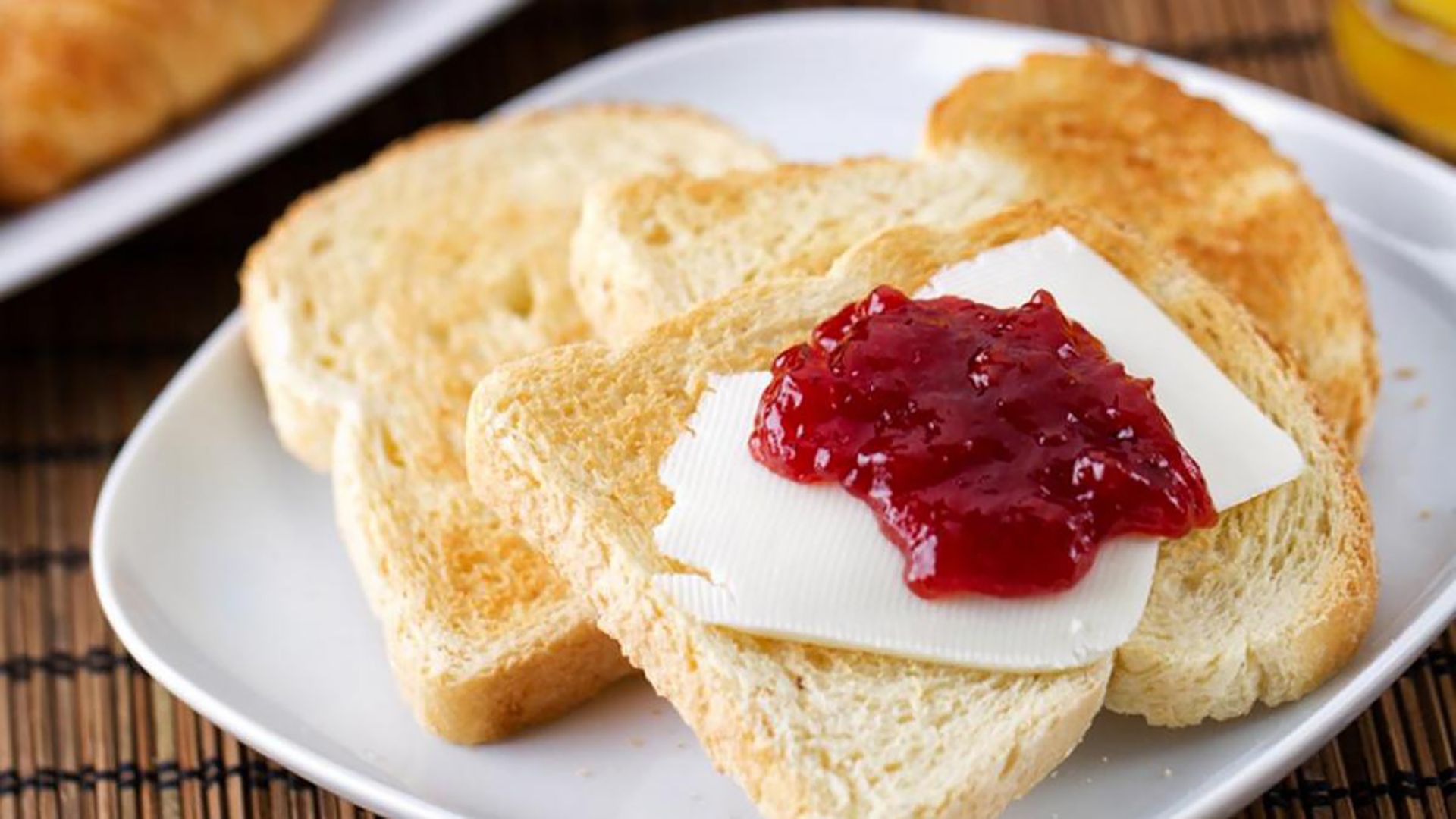Las tostadas con mantequilla y mermelada de los peores desayunos