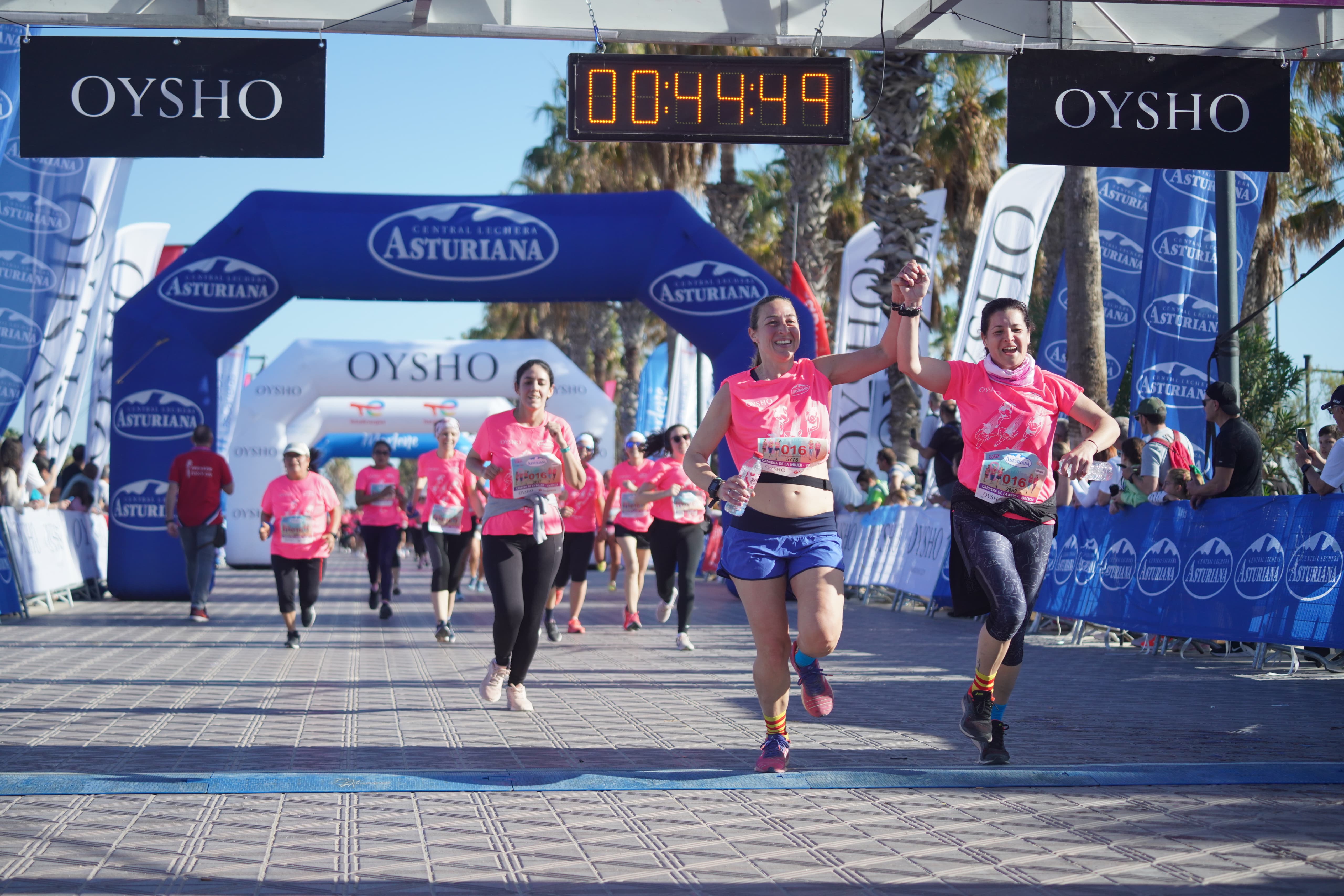 Imagen de meta de la Carrera de la Mujer Central Lechera Asturiana de Valencia