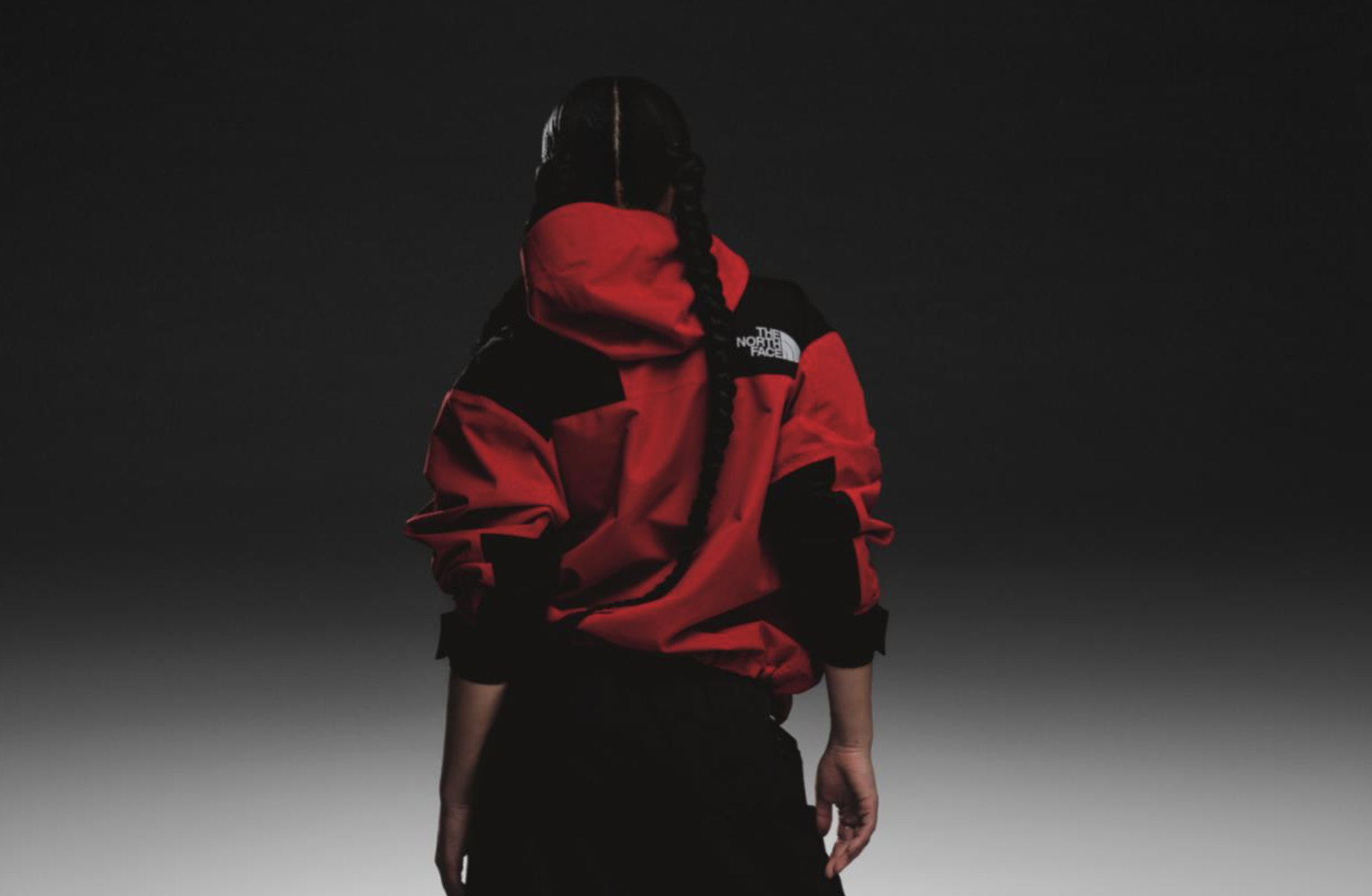 The North Face celebra los 40 años de la icónica Mountain Jacket con la nueva colección 2025.