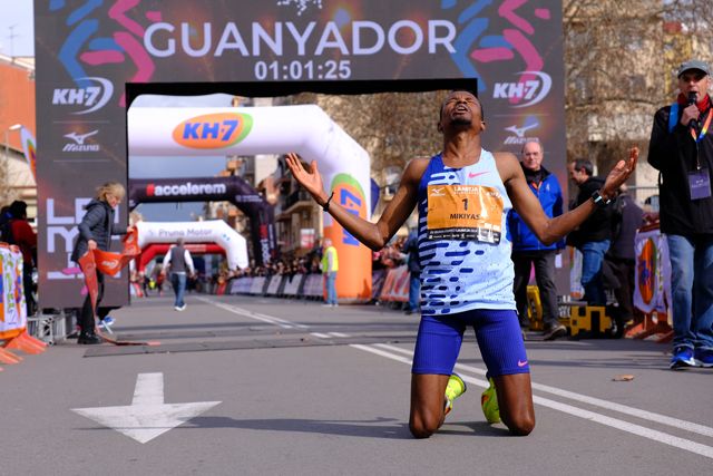 Miyikas Barega, ganador de la Mitja Marató de Granollers 2025