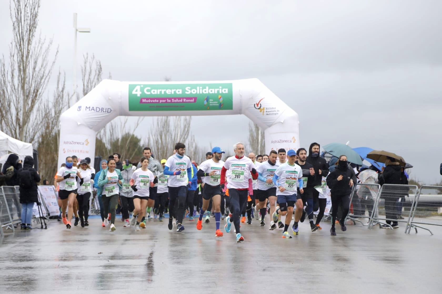 Salida de la IV edición de la Carrera solidaria "Muévete por la salud renal" Salida de la IV edición de la Carrera solidaria "Muévete por la salud renal"