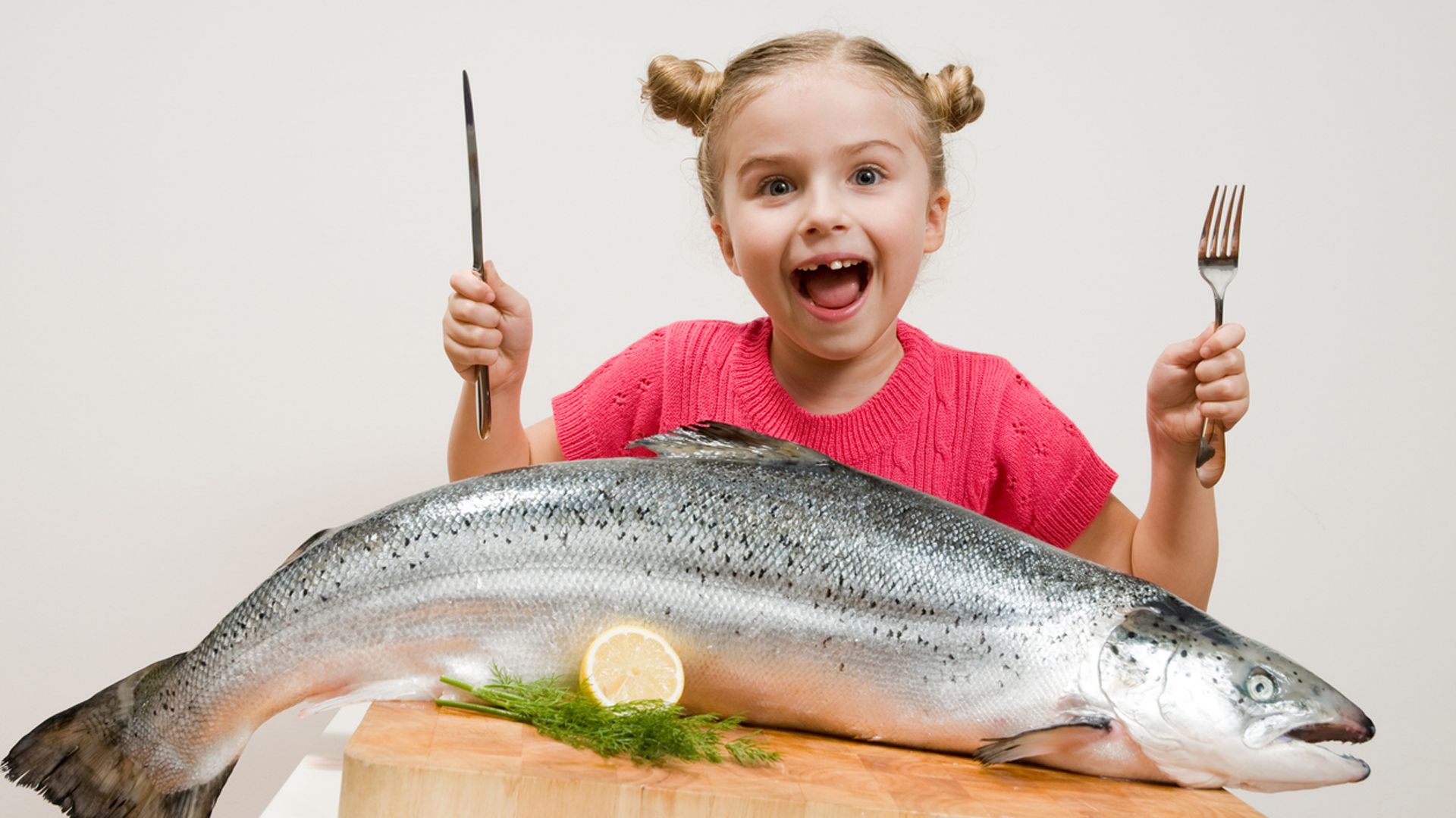 Comer pescado con regularidad ayuda a ser más feliz