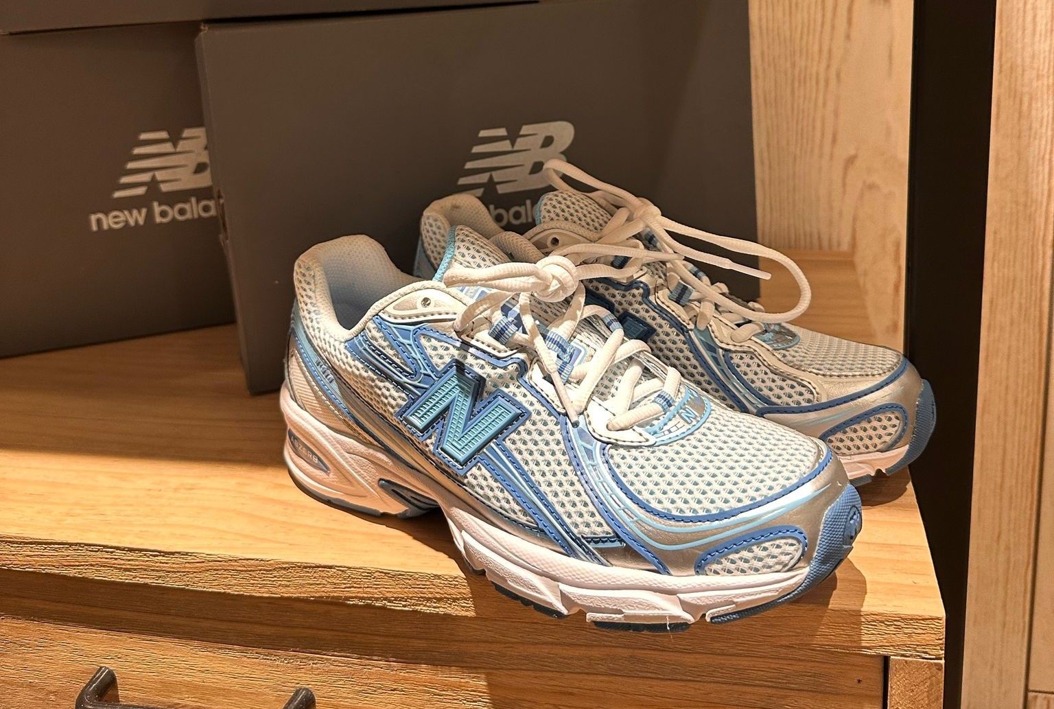 Las zapatillas perfectas para todo el día: del gimnasio a la oficina con las New Balance 740