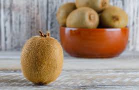 La razón por la que siempre deberías comerte el kiwi con piel